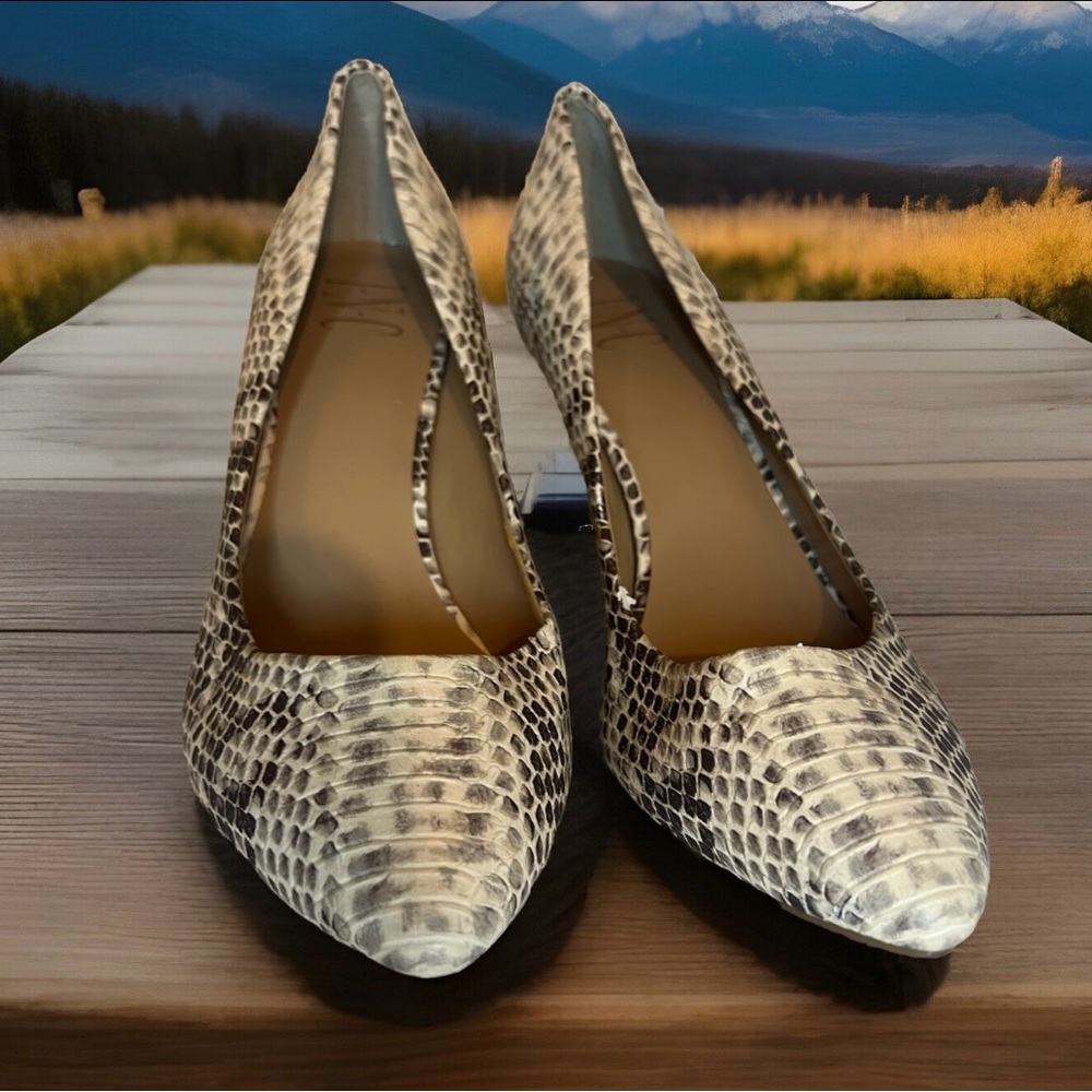 INC Brand Trendy Classic Zitah Natural Snake Print Career Heels Sz 7.5 NWOB